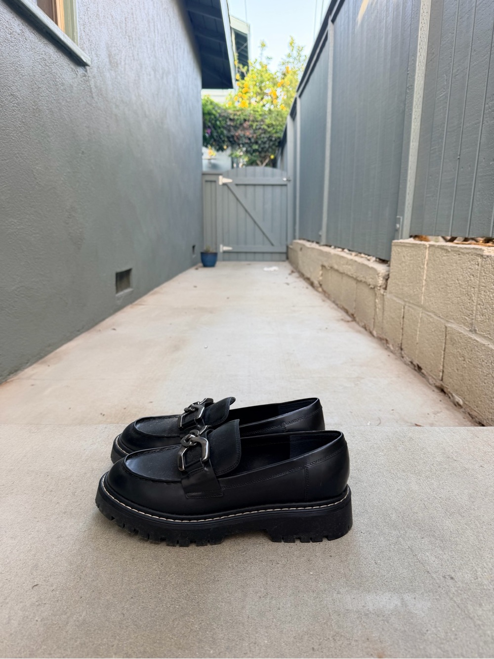 Marc Fisher Women’s Black Leather Loafers Size 9